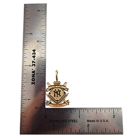 14K Yellow Gold New York Yankees Pendant #22355 - Picture 7 of 7